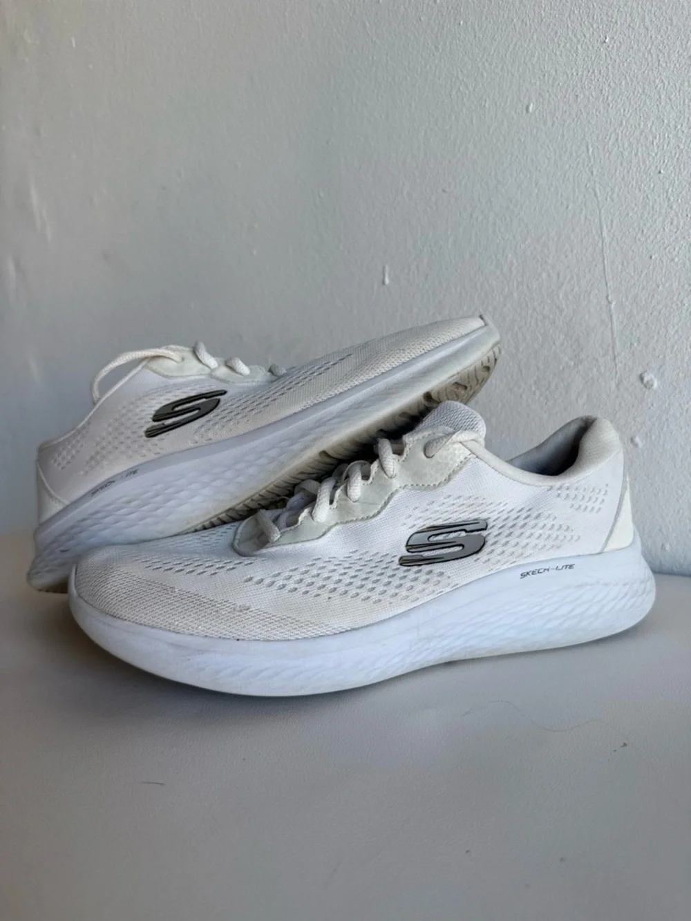 Skechers Skech-Lite White Mesh Running Sneakers‎ Women Size 8.5 Athletic